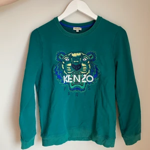 Kenzo tröja storlek small - Nypris 1500 kr men säljer billigt pga har inte plats. Barnstorlek men den är som en small.