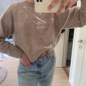 Tröja - Så himla skön stickad tröja, färgen är lite mer rosa i verkligheten💕 Sticks inte alls och är verkligen så varm och gosig!!