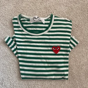 CDG tröja - Comme des garcons tröja köpt för ca 2 år sedan. Använd ett fåtal gånger💓