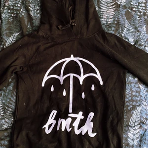 Bring me the horizon hoodie  - Aldrig använd. Fint skick, tjock och varm.✨🌸 slim fit 