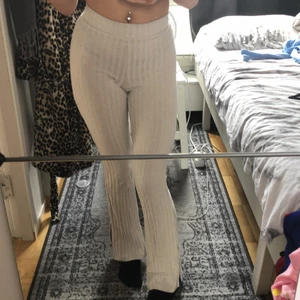 Byxor - Säljer dessa byxor som jag har köpt från Gina tricot för 230kr jag säljer dom för 150kr det är storlek XSS men sitter som XS😀