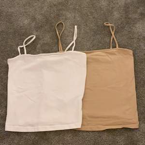 Två linnen från H&M. Det vita linnet är i XS och det beiga linnet är i S. Köp separat för 30kr st eller båda för 50kr (+ frakt). 
