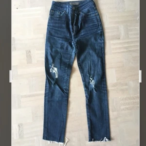 Acne jeans - Bekväma högmidjade jeans, slim fit. 