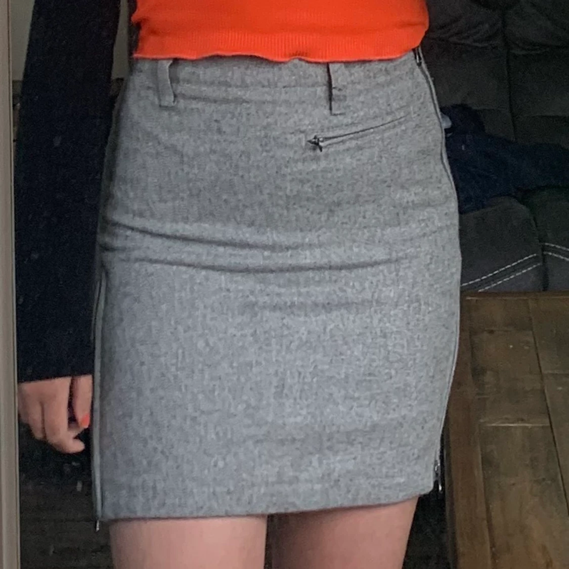 Grå kjol storlek XS