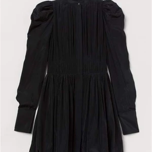 Hm studio collection  - Hm studio collection AW 2019, kort klänning i viskos blandning. Fint skick. Ingen anmärkning 😊🌸  257 kr inkl 🌸