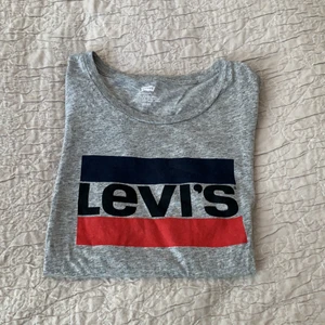 Levis T-shirt  - I nyskick! Använd 1 gång, passar inte längre då jag har gått upp i vikt😆