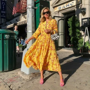 Söt ful summer klänning  - I mycket bra skick och passar s_ m .finns fler bilder och köpare står på frakt 