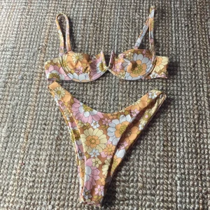 Bikini - SUPERFIN bikini i ”retromönster” aldrig använd då den är i fel storlek för mig
