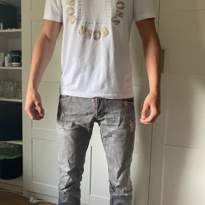 Hugo boS - Köptes på pondu runt 1000 kr används ej längre. Str M cond 9/10 får med tags med tröjan skriv kanske biligare vid snabb affär 