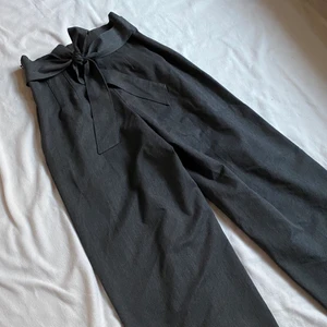 Zara byxor - Snygga beknäma byxor från Zara i storlek XS. Går att hämta i Stockholm eller postas🤍