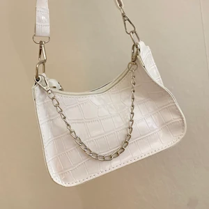 Supersöt väska från SHEIN - Helt ny, den är verkligen fin men har för många väskor 🌷