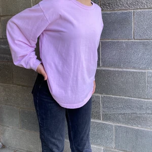 Sweatshirt  - Nästan nya, bra och bekväm tyget. 