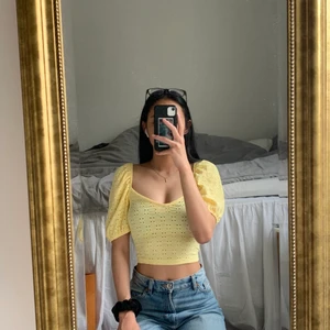 Croptop - Ny croptop, helt oanvänd. Man kan ta ner axlarna så att det blir offshoulder också:)