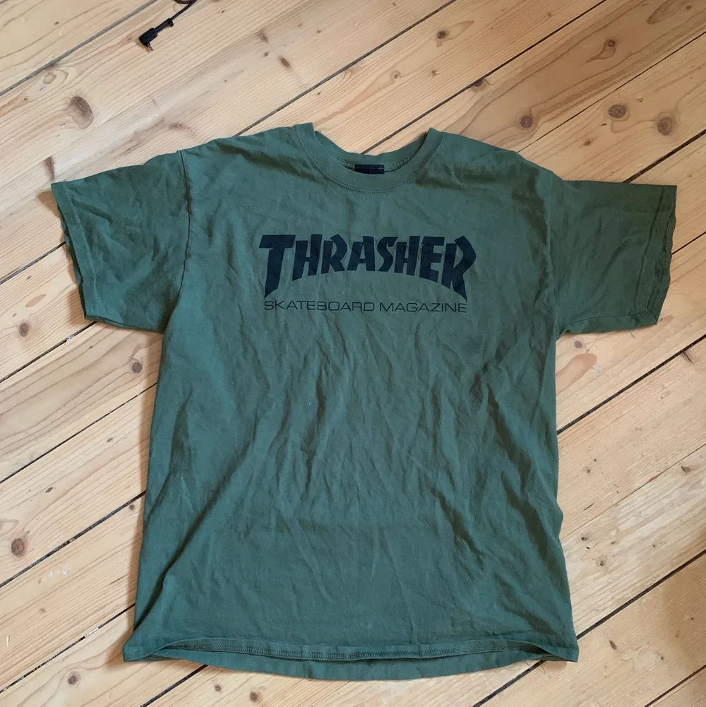 Vanlig cool grön thrasher t-shirt i storlek L. Använder den ingenting, den är helt i nyskick! Frakten blir 36 kronor🥰🥰. T-shirts.