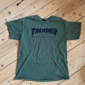 Vanlig cool grön thrasher t-shirt i storlek L. Använder den ingenting, den är helt i nyskick! Frakten blir 36 kronor🥰🥰