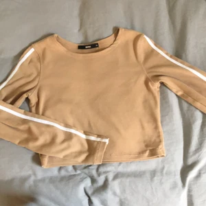 Tröja från BIKBOK cs - Tröjan är mjuk och lite croppad 💕