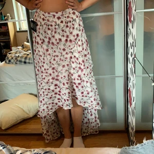 Superfin långkjol!  - Så fin blommig och somrig kjol. Storlek 36