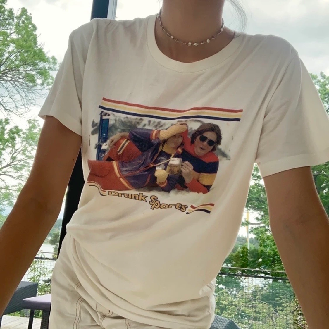 Dedicated t-shirt med coolt tryck!