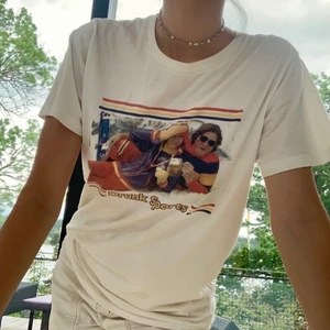 Dedicated t-shirt med coolt tryck! - Så häftig t-shirt från dedicated! 100% ekologiskt bomull och fairtrade🥰 Nyskick💛