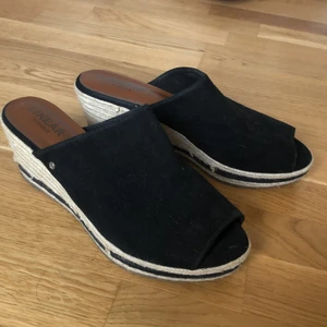 Finaste sommar skorna  - Helt nya nästan använd en gång men dom var för tajta för mig. 