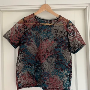 Mesh topp  - Hej! Säljer denna super fina mesh toppen från Zara! Storlek M 🥰