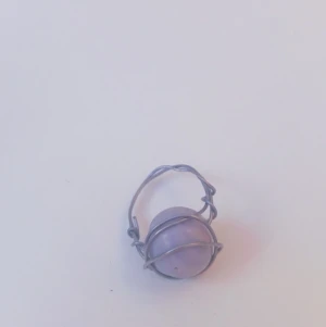 Ring - Detta är en ljuslila ring 