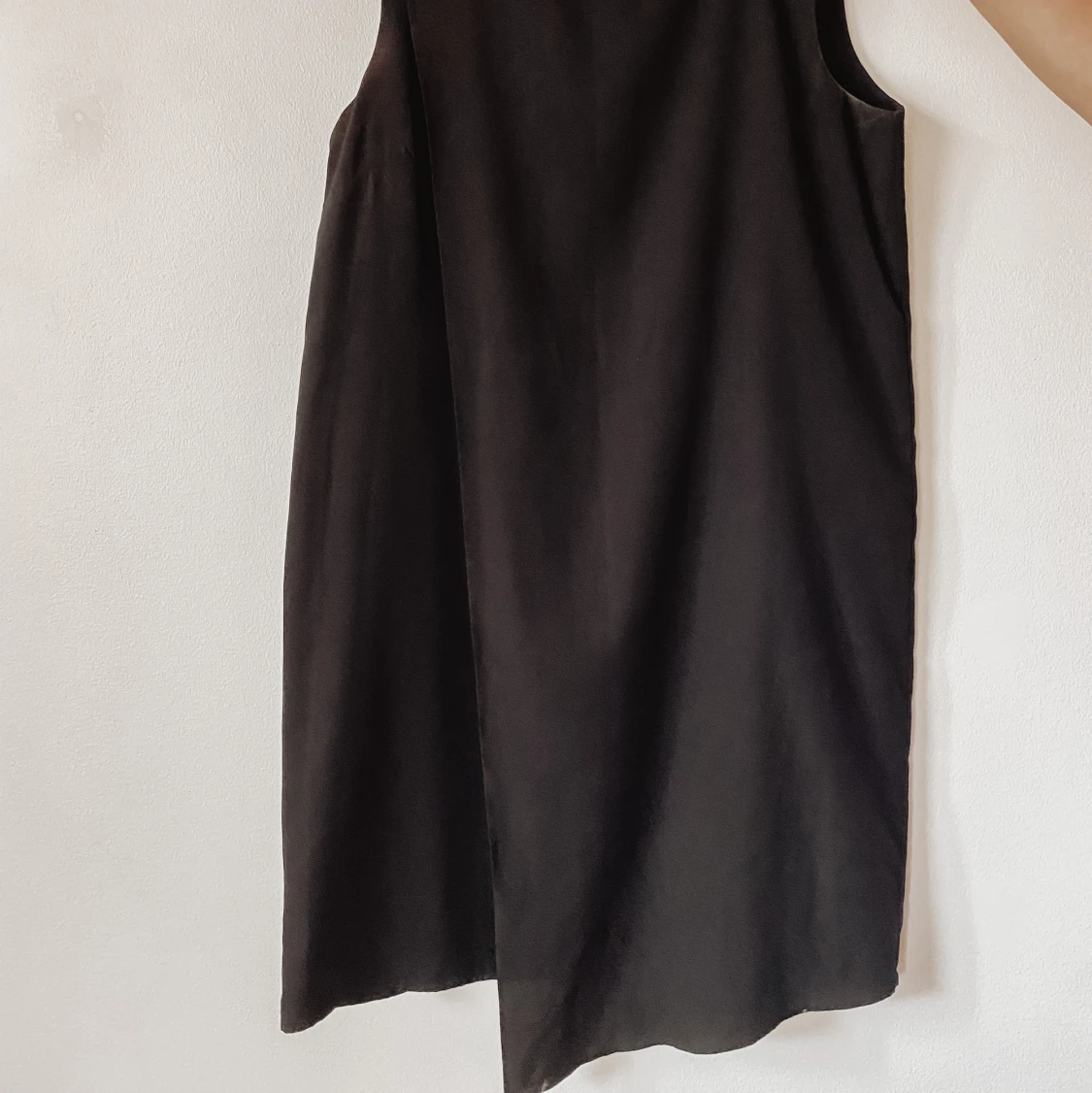 Svart designad klänning - 90