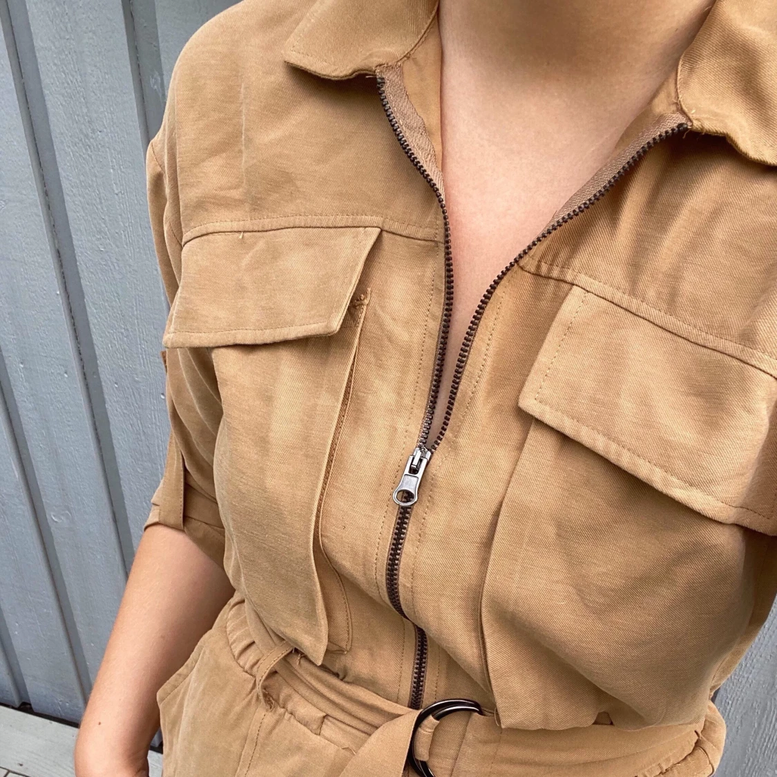 Kort klänning med snygga detaljer⚡️