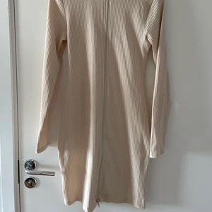 Klänning med dragkedja - Använd en gång så i fint skick!! 