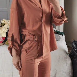 Byxa+kavaj strl SheIn strl S - Fint set storlek small från SheIn 