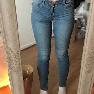 Lågmidjade jeans storlek S - Lågmidjade jeans i storlek S från lager 157. Använda 2 gånger