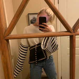 Other stories tröja strl s - Säljer denna snygga randiga tröja från other stories! Strl s💕💕