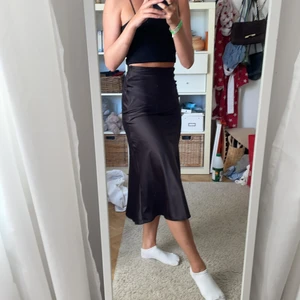  kjol från bershka i strl S - Snygg kjol från bershka i strl S! Använd 2gånger