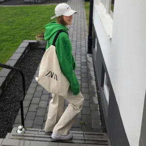 Weekday ACE jeans - Kollar intresset på mina knappt anvönda ACE jeans från weekday då jag hade velat få dom sålda och köpa en större storlek!