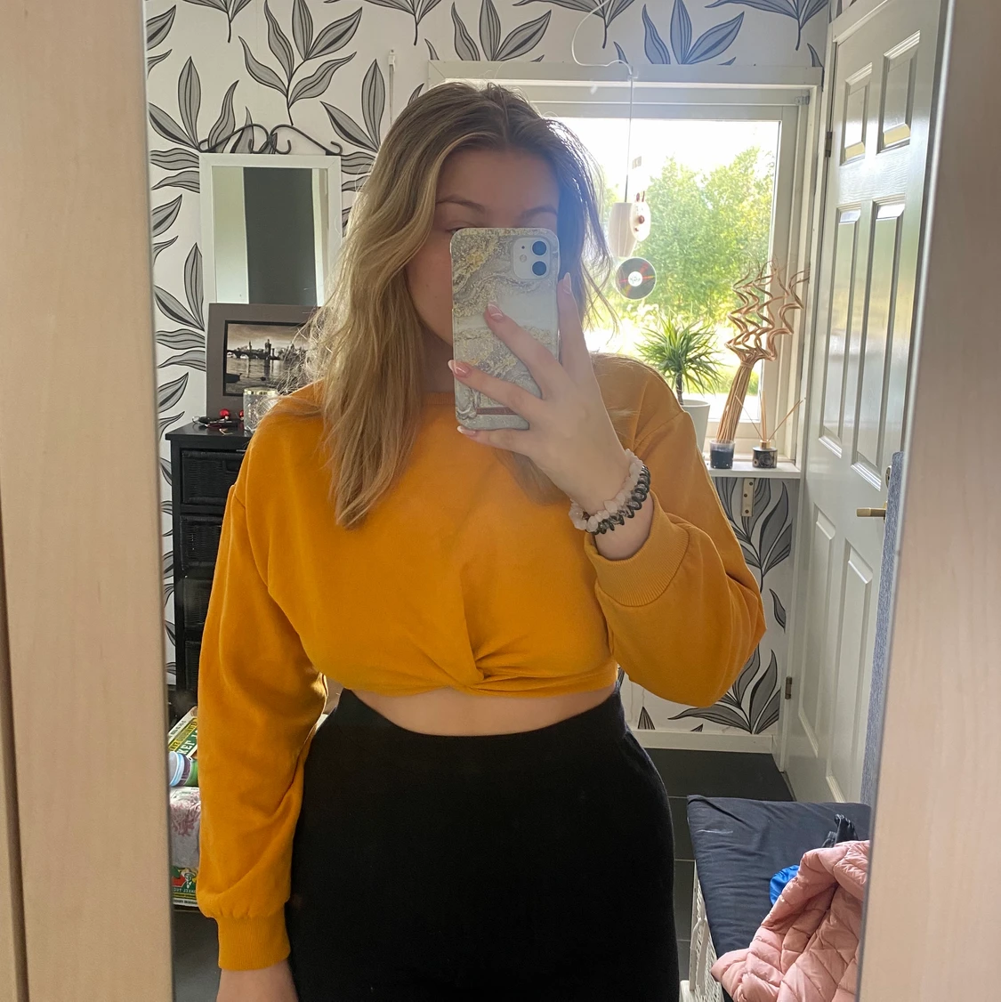 Mörkgul croppad tjocktröja