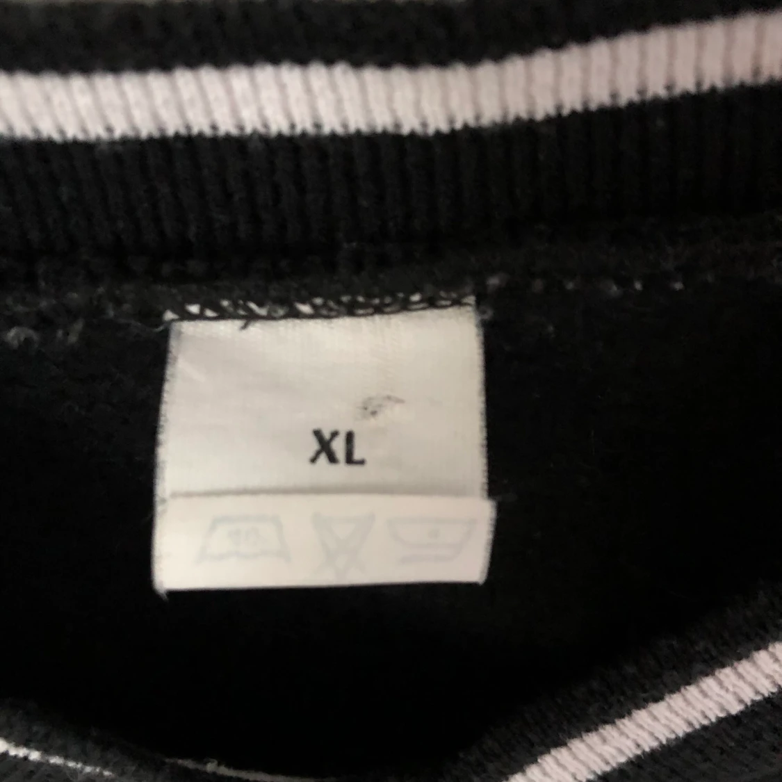 Svart tröja  - 91