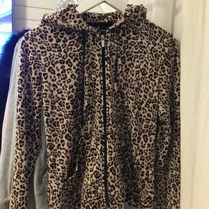 Leopard hoodie från ginatricot, storlek xs🤍