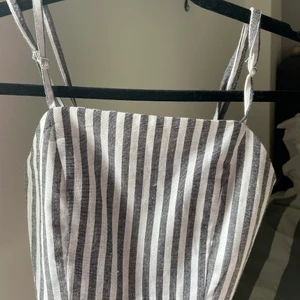 Linne från shein  - Så himla fint croppat linne från shein, aldrig använt <3