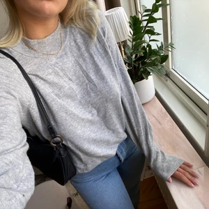 Tröja - Grymt fin tröja i strlk S. Perfekt nu till höst/vinter. Knappt använd. 60kr + frakt 