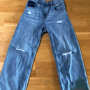 Jeans från zara med detaljer på fickorna - Jeans från zara använda få tals gånger