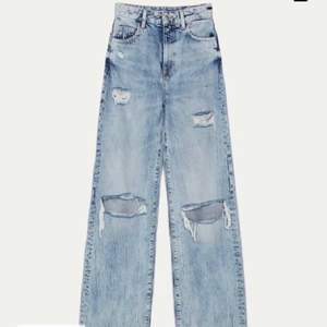 snygga jeans från Bershka! använda fåtal gånger då de är för små o för långa på mig🥴😮‍💨 därav priset, men det kan diskuteras :)