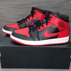Air Jordan 1 mid, Storlek 44 - Skick 10/10. 