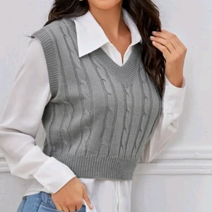 Slätt enkel stickade topp - Helt ny, har aldrig använt, den är en S, grå, priset just nu är 150 mdn vi kan diskutera om priset.😊😊❤❤ frak är 66 