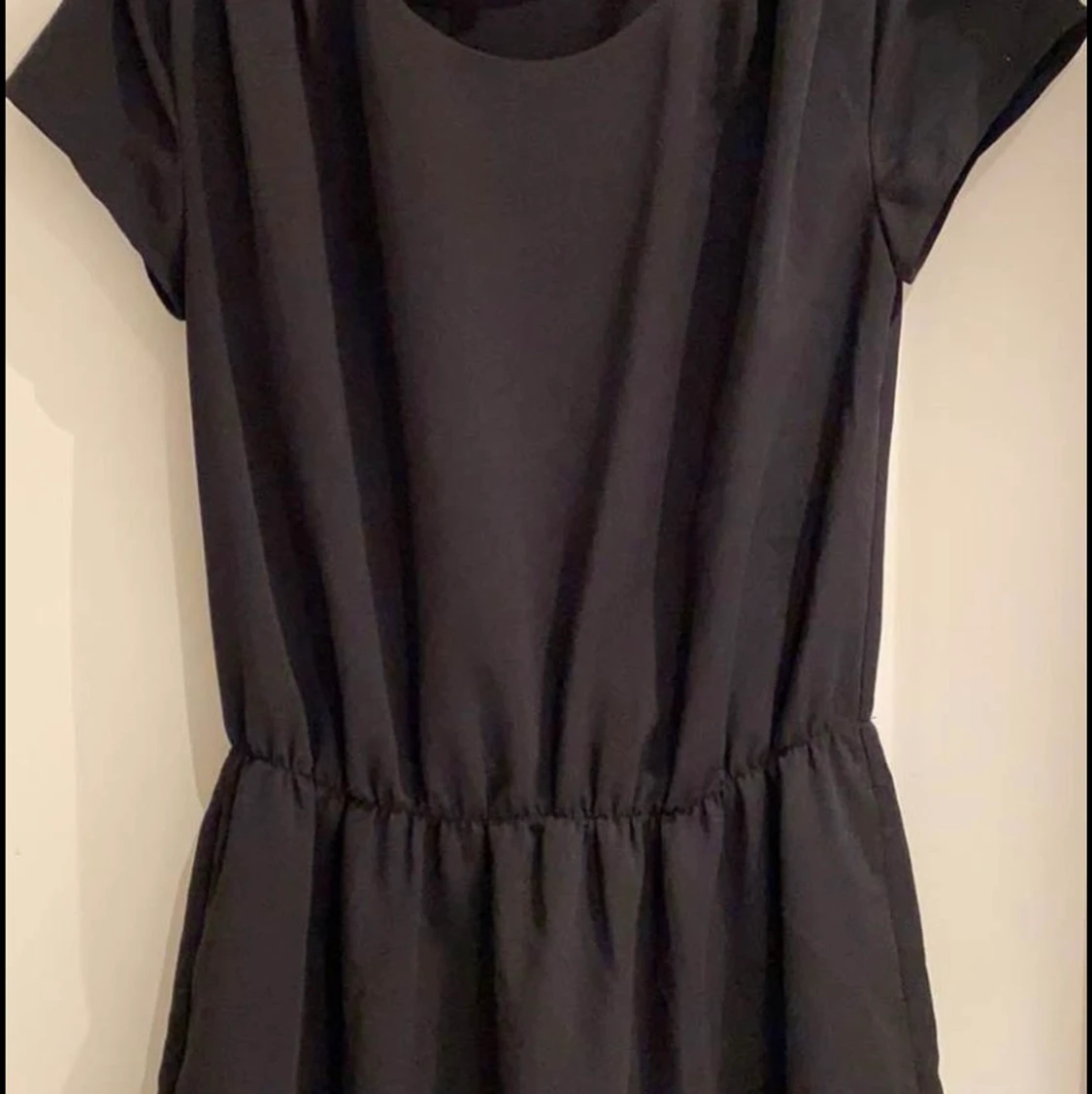 Svart klänning WHYRED 