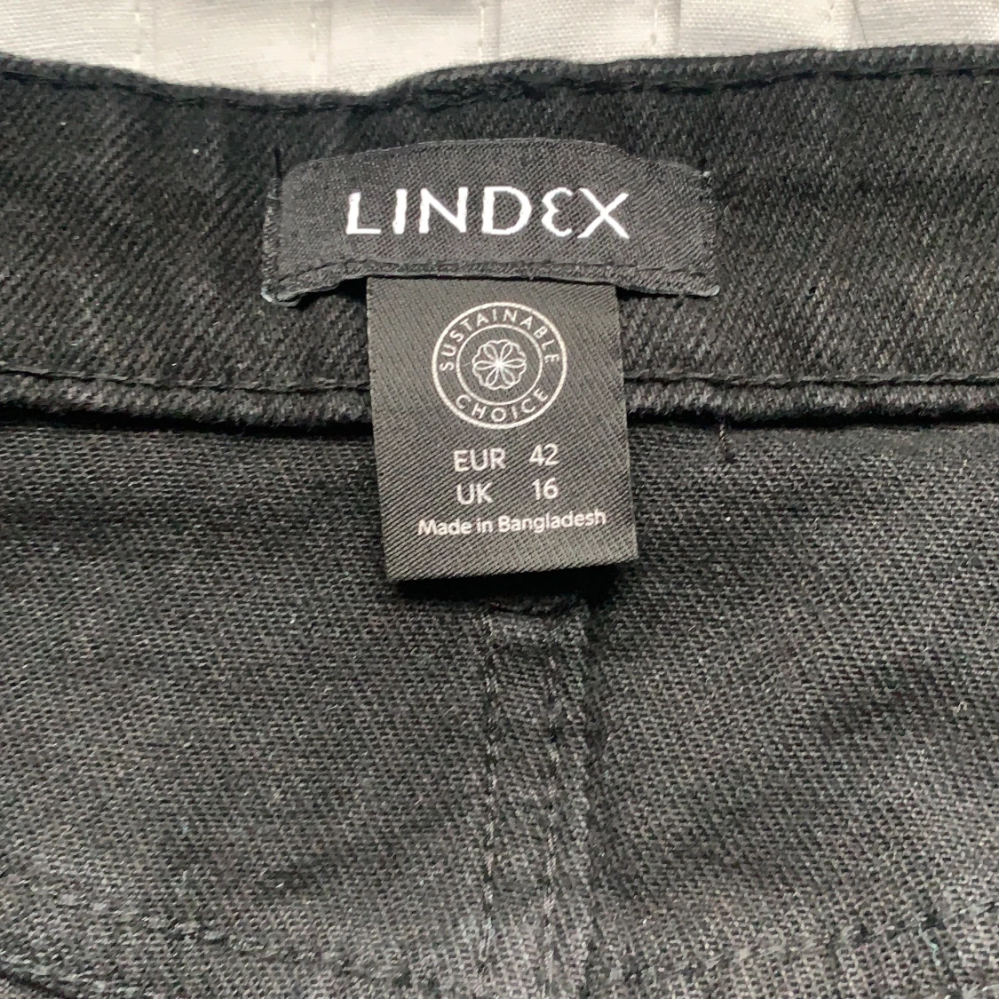 Svarta nya jeans - 91