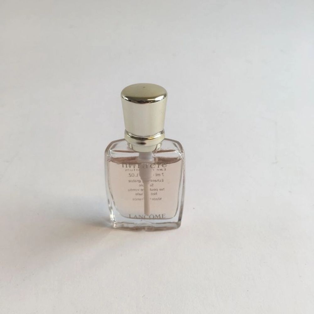  Märke Lancôme  Typ Eau de Parfum  Modell Miracle  Volym (ml) 7  Uppskattad återstående mängd  99%  . Accessoarer.