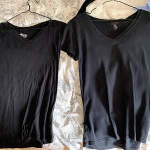 två svarta t-shirts från olika märken men båda är sköna och bra skicka. 35 kr styck eller 60 för båda💓