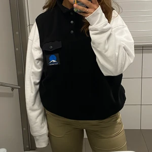 District 46 fleeceväst - Helt ny. Superskön. Tyvärr fel storlek 