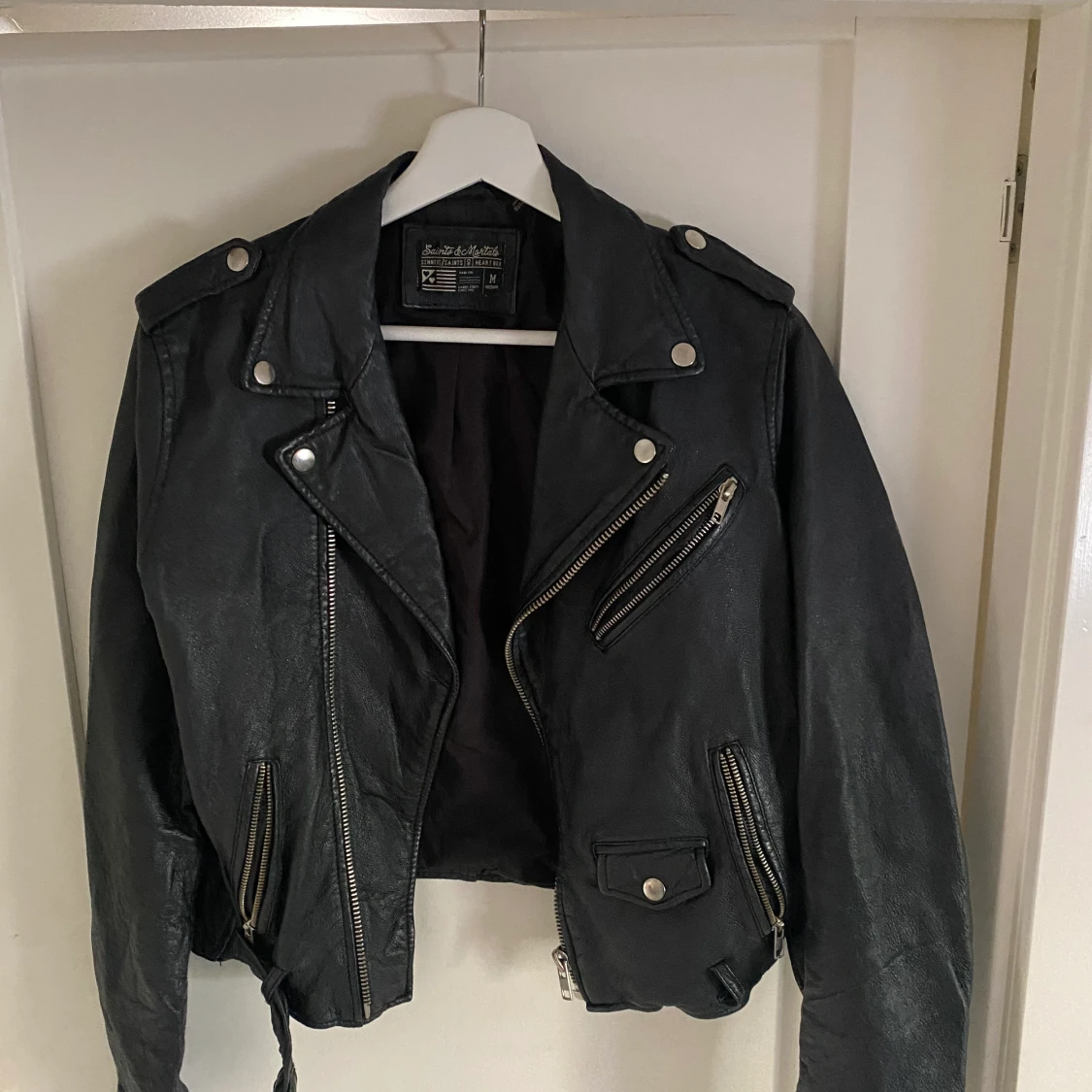 Jättefin skinnjacka storlek 38.