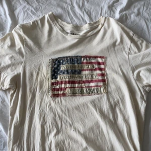 Ralph lauren storlek M  - Off white t-shirt i Ralph lauren. Storlek M. 